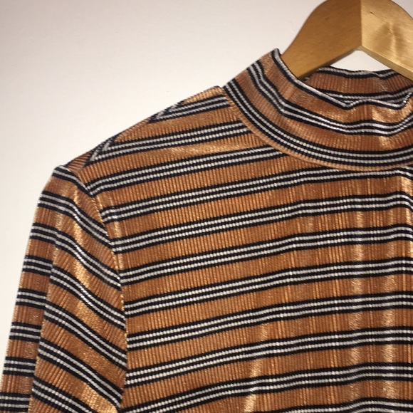 Forever 21 mock turtleneck, cropped - Picture 2 of 2